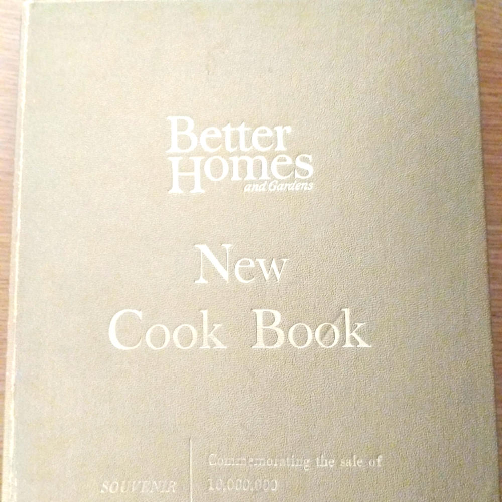 Souvenir Edition 1965 Better Homes and Gardens New Cook Book Gold Binder Vintage